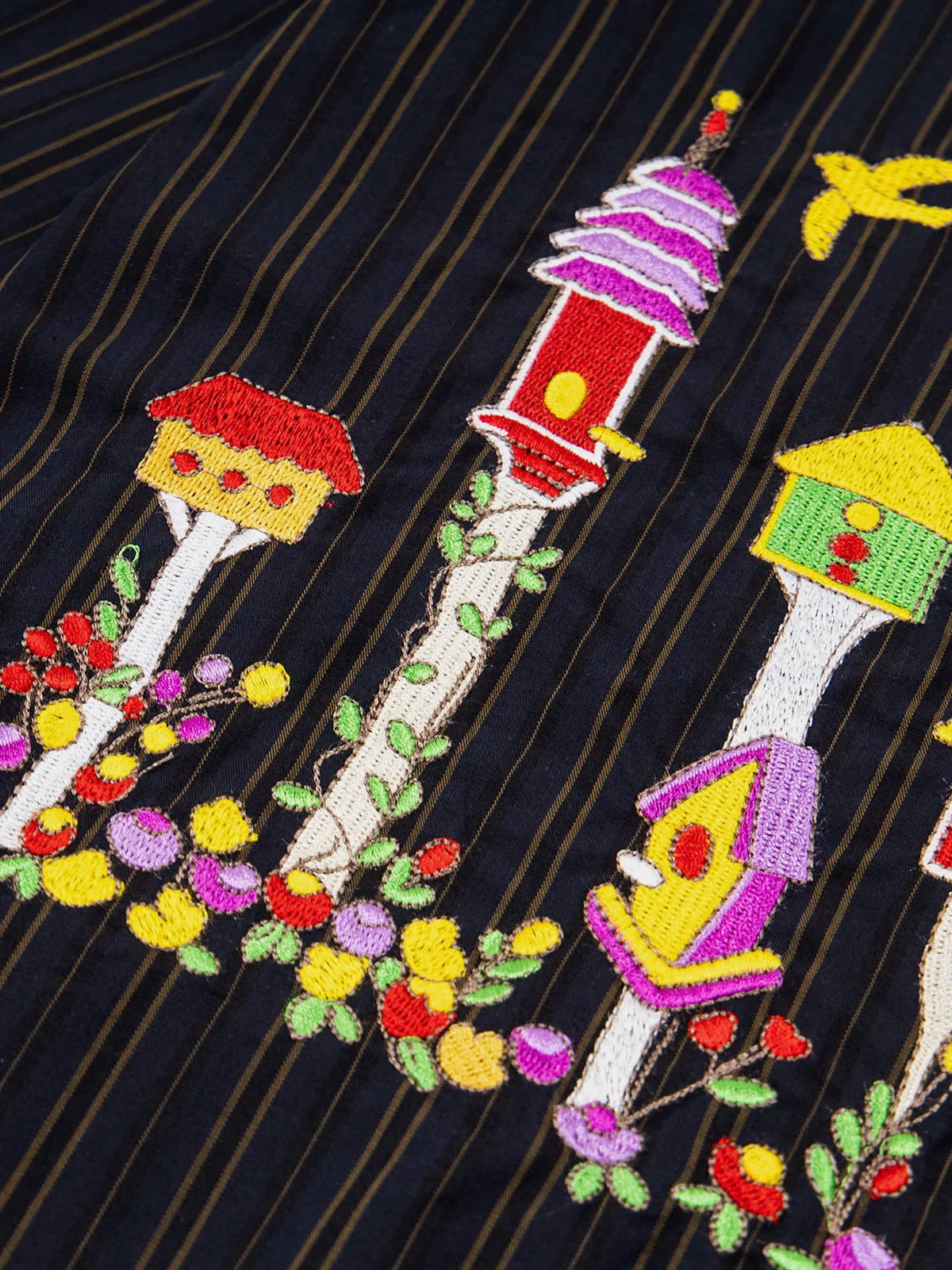 Aelfric Eden Birdhouse Embroidery Short Sleeve Shirt - Image 7