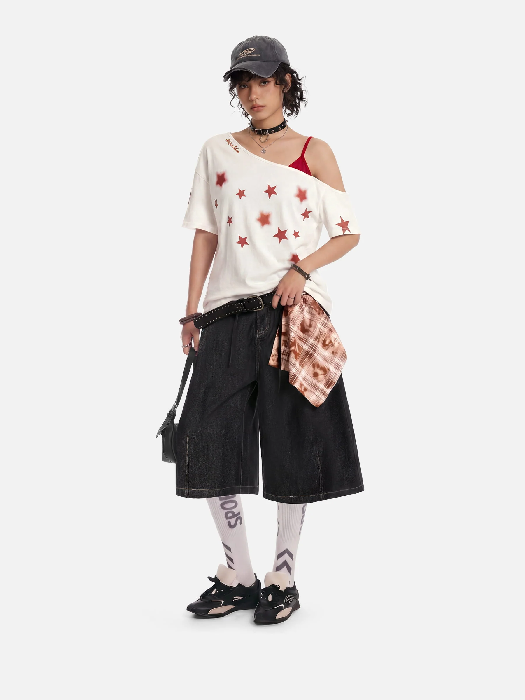 Aelfric Eden Star Graphic Off-The-Shoulder Tee - Image 5